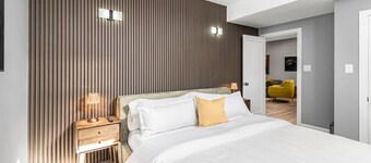 Modern 2BR Suite|Private Parking |Near DownTown