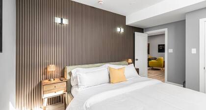Modern 2BR Suite|Private Parking |Near DownTown