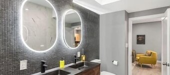 Cozy Spacious 2BR Suite with Parking & Wi-Fi