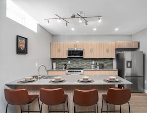 Coffee/tea maker, fridge, microwave, oven