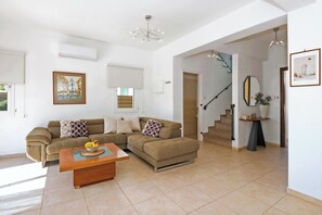 Unclassified image, 5 of 29, button - Kiki villa-3 bedroom villa with Jaccuzi in sunny Agia Triada, Protaras Cyprus (Paralimni)