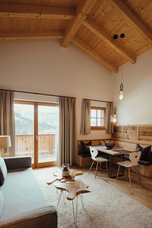 Living area - Villa Flora Mountain Lodges (San Cassiano)