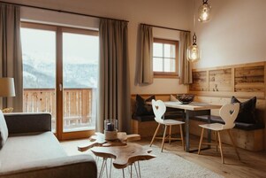 Lavarella Lodge | Área de estar | TV de tela plana 70 cm com canais a cabo