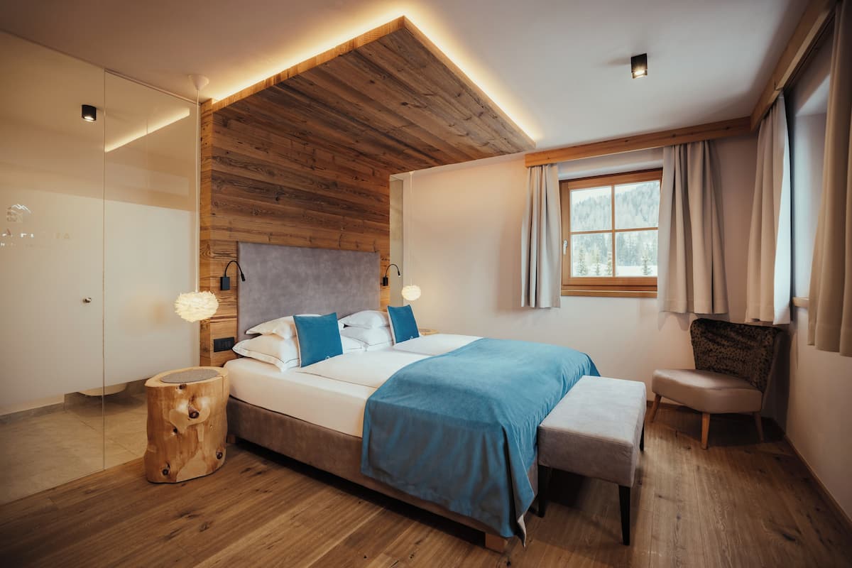 Pütia Lodge | Sengetøy av topp kvalitet, dundyner, safe på rommet og skrivebord