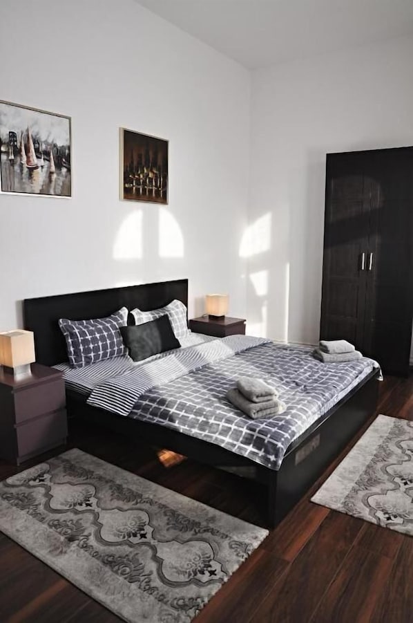 Unclassified image, 1 of 40, button - Antique Hostel (București)