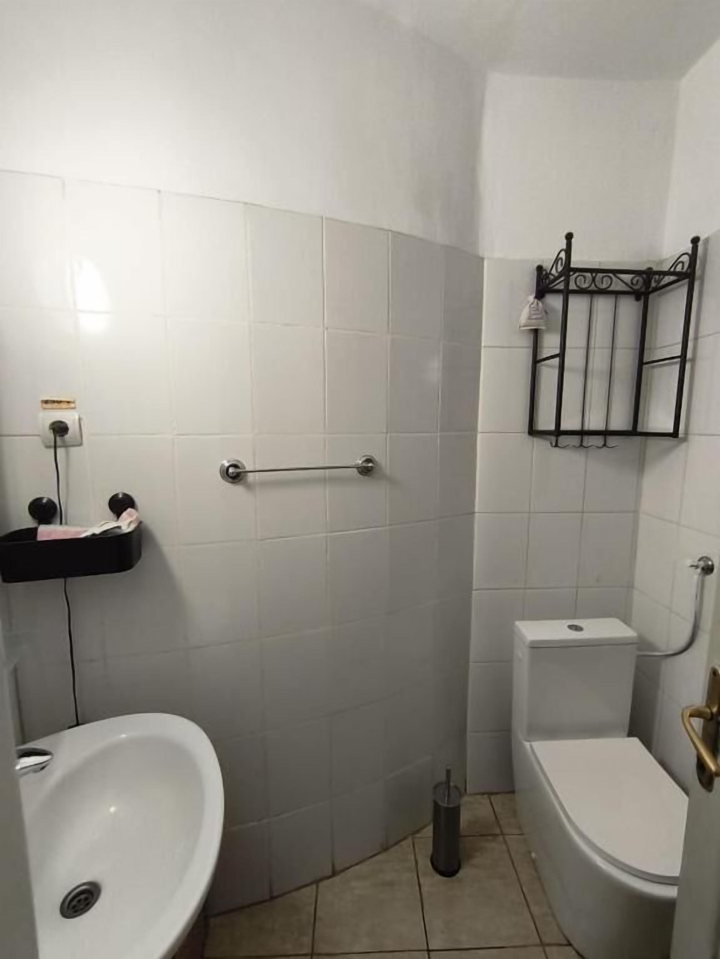 Deluxe Shared Dormitory, Balcony, Canal View | Bathroom