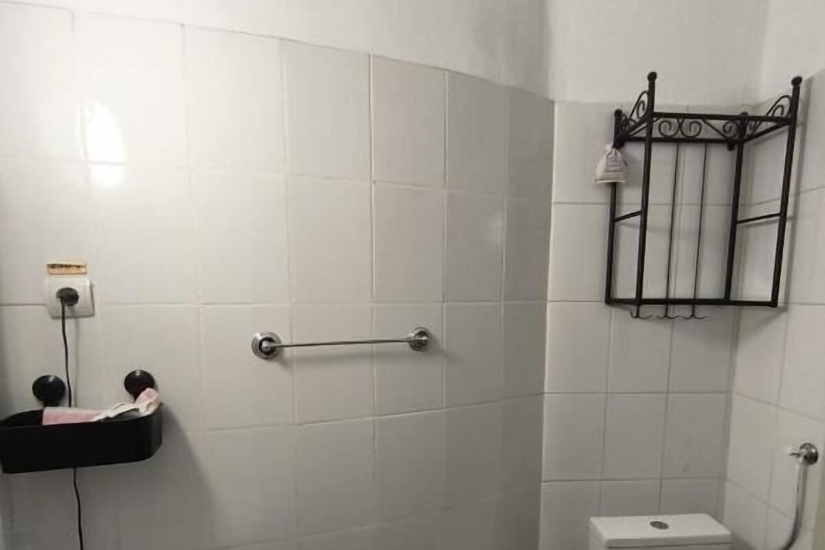 Deluxe Shared Dormitory, Balcony, Canal View | Bathroom