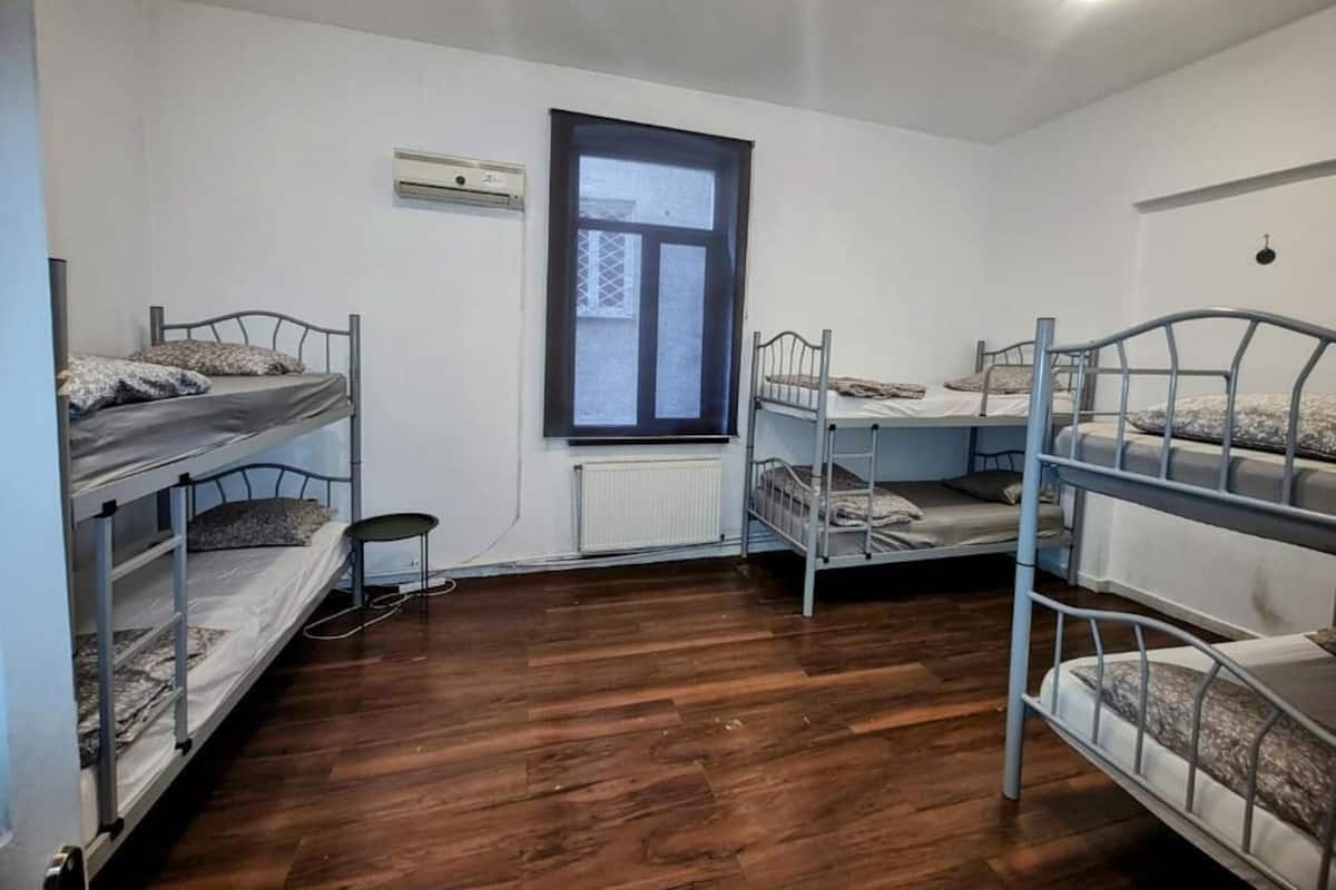 华丽宿舍, 花园景观 | 客房内保险箱、遮光窗帘、熨斗/熨板、免费 WiFi