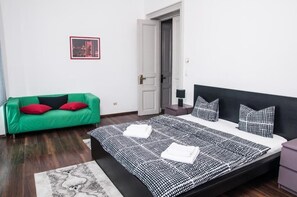 Unclassified image, 3 of 40, button - Antique Hostel (București)