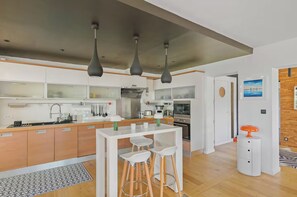 Fridge, microwave, oven, stovetop - Keirane - California (Carqueiranne)