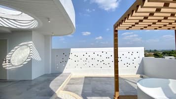 Villa Luxe, 4 chambres, piscine privée | Balcon