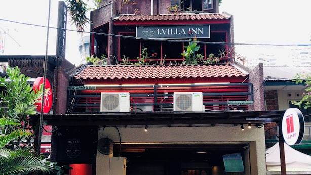 A two-story building with a sign for 'i.VILLA INN HOTEL'. - HOTEL I VILLA INN (Kuala Lumpur)