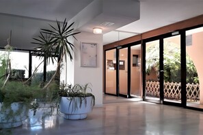 Luokittelematon kuva, 2 kautta 14, painike