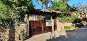 Entrada de la propiedad