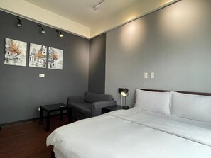 Classic Double Room, City View - Yizhong Street Hiyori Guesthouse (Taichung)