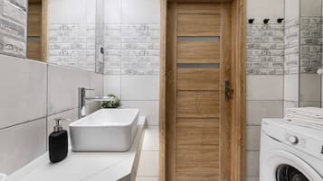 Comfort Apartment, Courtyard View | Bathroom