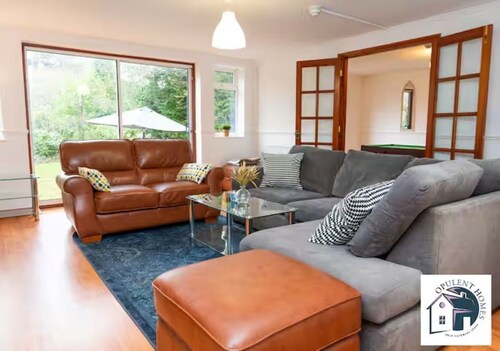 Tremendous 7-bedroom house in Reading perfect for family getaways