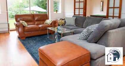 Tremendous 7-bedroom house in Reading perfect for family getaways