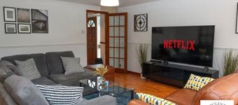 Tremendous 7-bedroom house in Reading perfect for family getaways