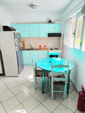 Private kitchen - Safe & Comfortable 1BR Seaside Apartment with A/C (KALAMATA)