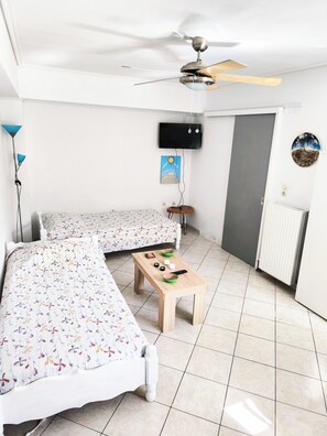1 bedroom, WiFi - Safe & Comfortable 1BR Seaside Apartment with A/C (KALAMATA)