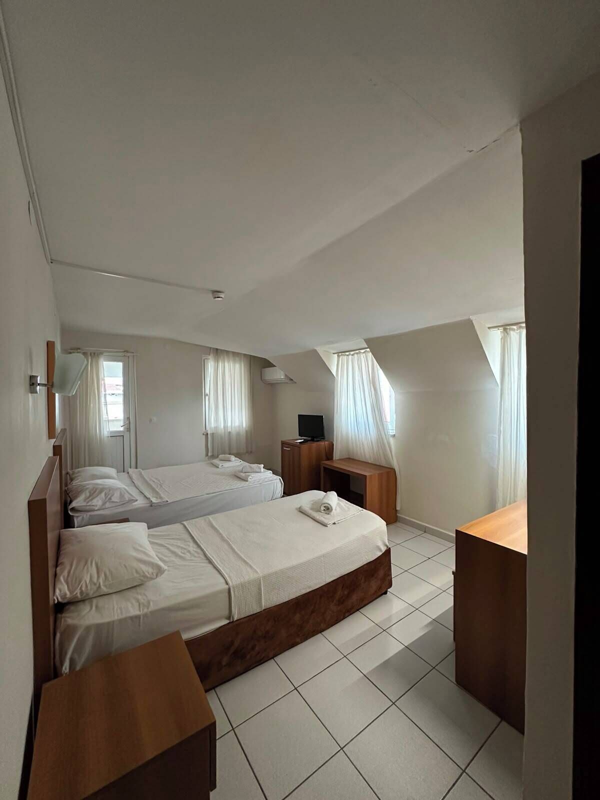 Standard Triple Room, Balcony, Partial Sea View