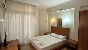 Minibar, bed sheets