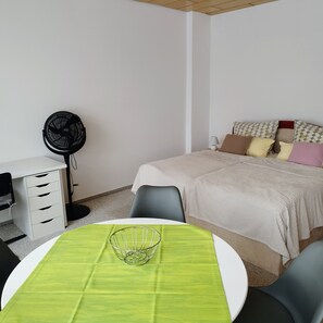 1 Schlafzimmer, Bügeleisen/Bügelbrett, WLAN, Bettwäsche