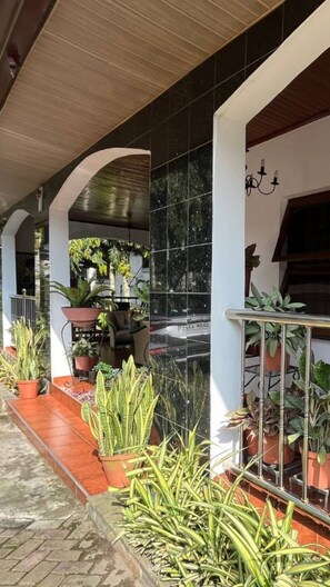 Property grounds - Aburi Emerald Garden Retreat (Aburi)