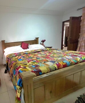 2 bedrooms, iron/ironing board, WiFi, bed sheets