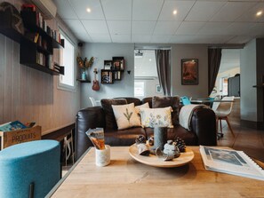 Living room - Apartment Near Couloubret Thermal Bath (Ax-les-Thermes)