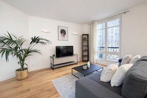 TV - Élégant Appartement 1 Chambre à Montparnasse (Paris)