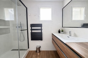 Hair dryer, towels - Élégant Appartement 1 Chambre à Montparnasse (Paris)