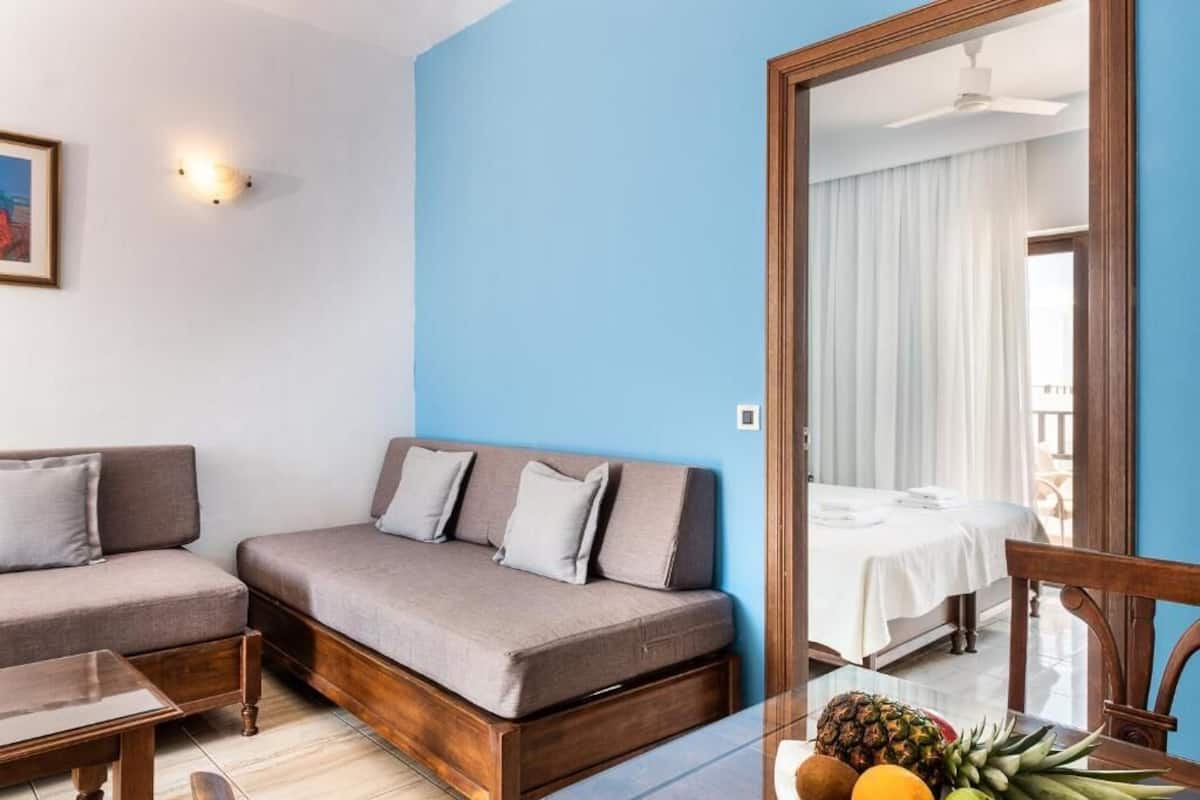 Standard Apartment, Balcony, Partial Sea View | Living area