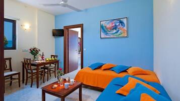 In-room safe, soundproofing, iron/ironing board, free WiFi