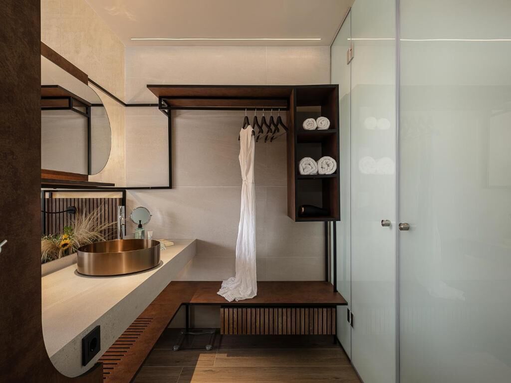 Superior Double or Twin Room, Balcony, Partial Sea View | Bathroom