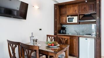 Standard Apartment, Balcony, Partial Sea View | Dining