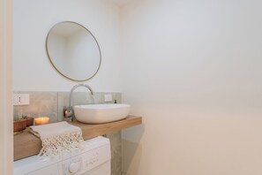 公寓 (1 Bedroom) | 浴室 | 淋浴设施、坐浴桶