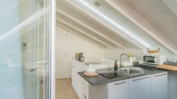 Căn hộ (1 Bedroom) | Bếp riêng | Lò vi sóng, dụng cụ pha espresso, ấm điện, ghế cao cho trẻ em