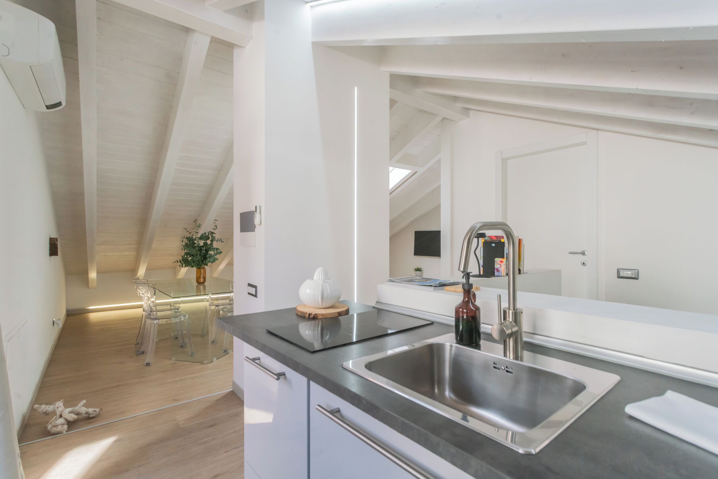 Appartement (1 Bedroom) | Privékeuken | Een magnetron, een espressoapparaat, een waterkoker, een kinderstoel