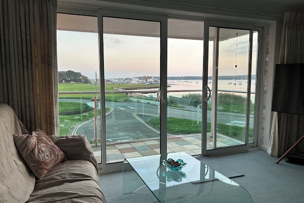 Smart TV, books, stereo