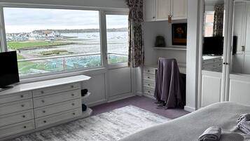 Desk, iron/ironing board, free WiFi, bed sheets