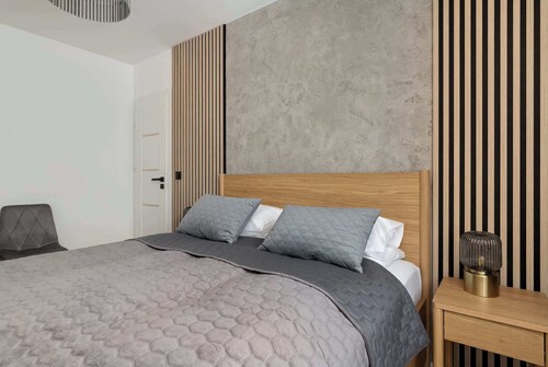 Cozy Apartment with Bedroom | Close to Park and Beach
