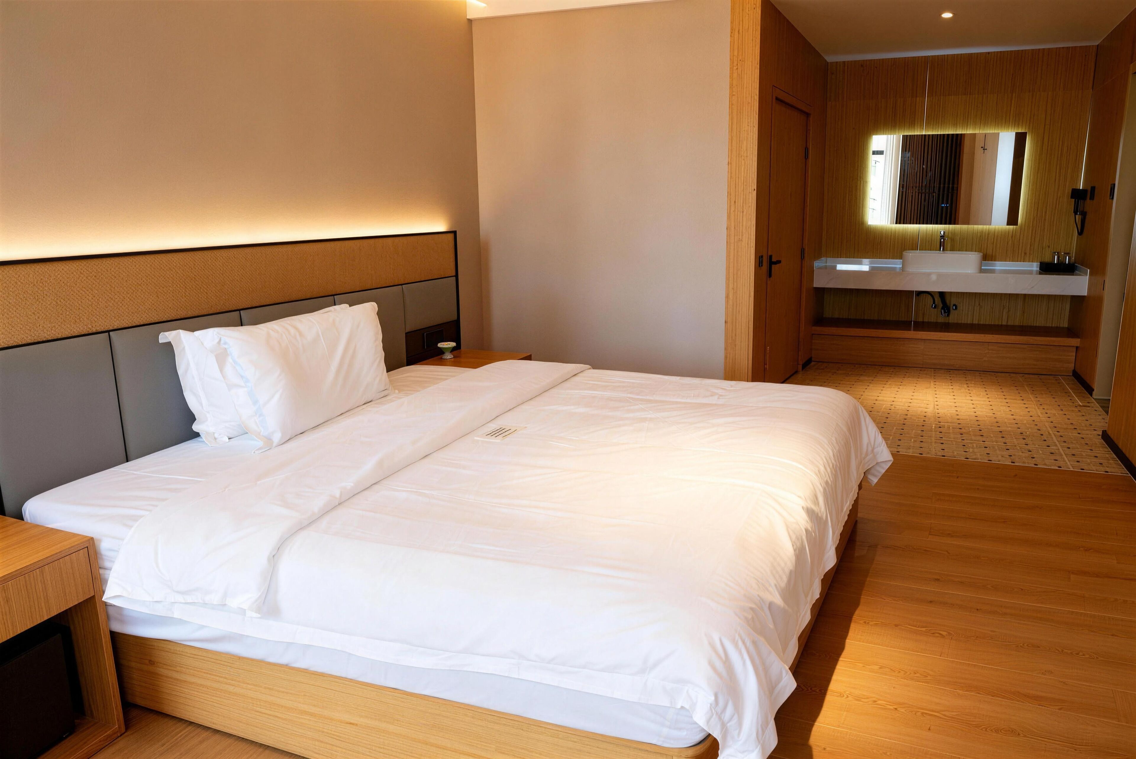 Junior Suite, Balcony | Living area