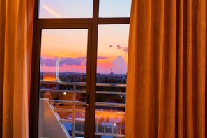 Luxury Double Room, Balcony | Interior - 东方翡翠酒店 Jade Hotel (Dar es Salaam)