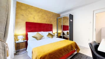 Minibar, free WiFi, bed sheets