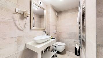 Apartment, 2 Bedrooms | Bathroom | Towels