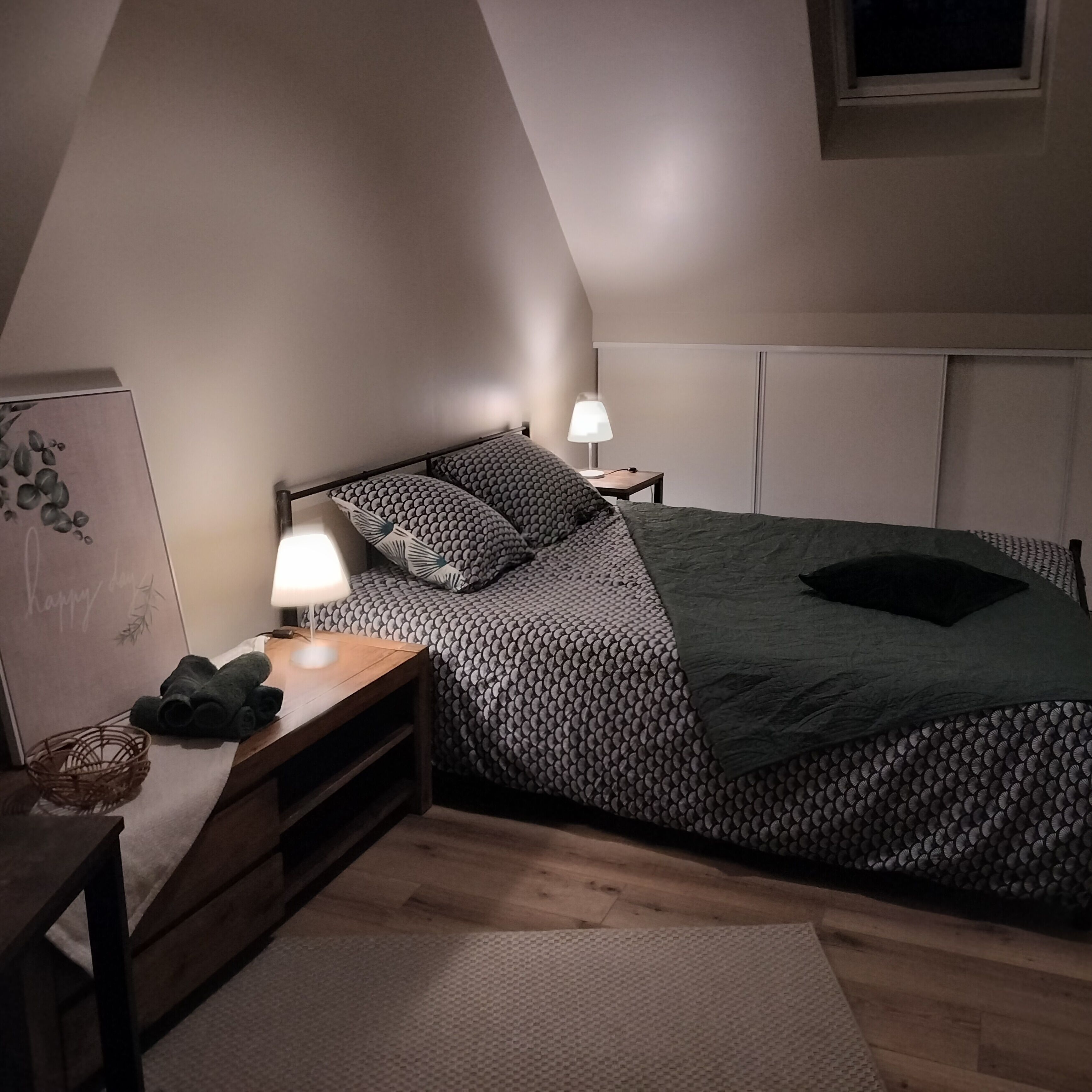 5 habitaciones, tabla de planchar con plancha, wifi y ropa de cama 