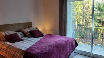 5 chambres, fer et planche à repasser, Wi-Fi, draps fournis