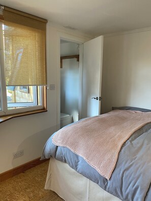 1 chambre, fer et planche à repasser, Wi-Fi, literie fournie
